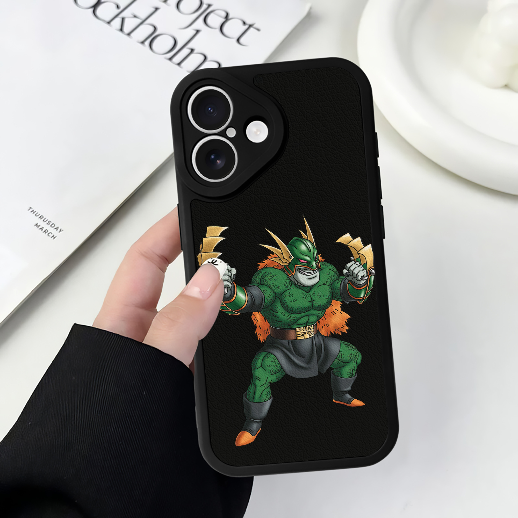 （画像用） ドラゴンクエスト Doragon Kuesuto Dragon Quest 【iPhone 16シリーズ対応】シリコンスマホケース（レザー調） 材質：シリコン